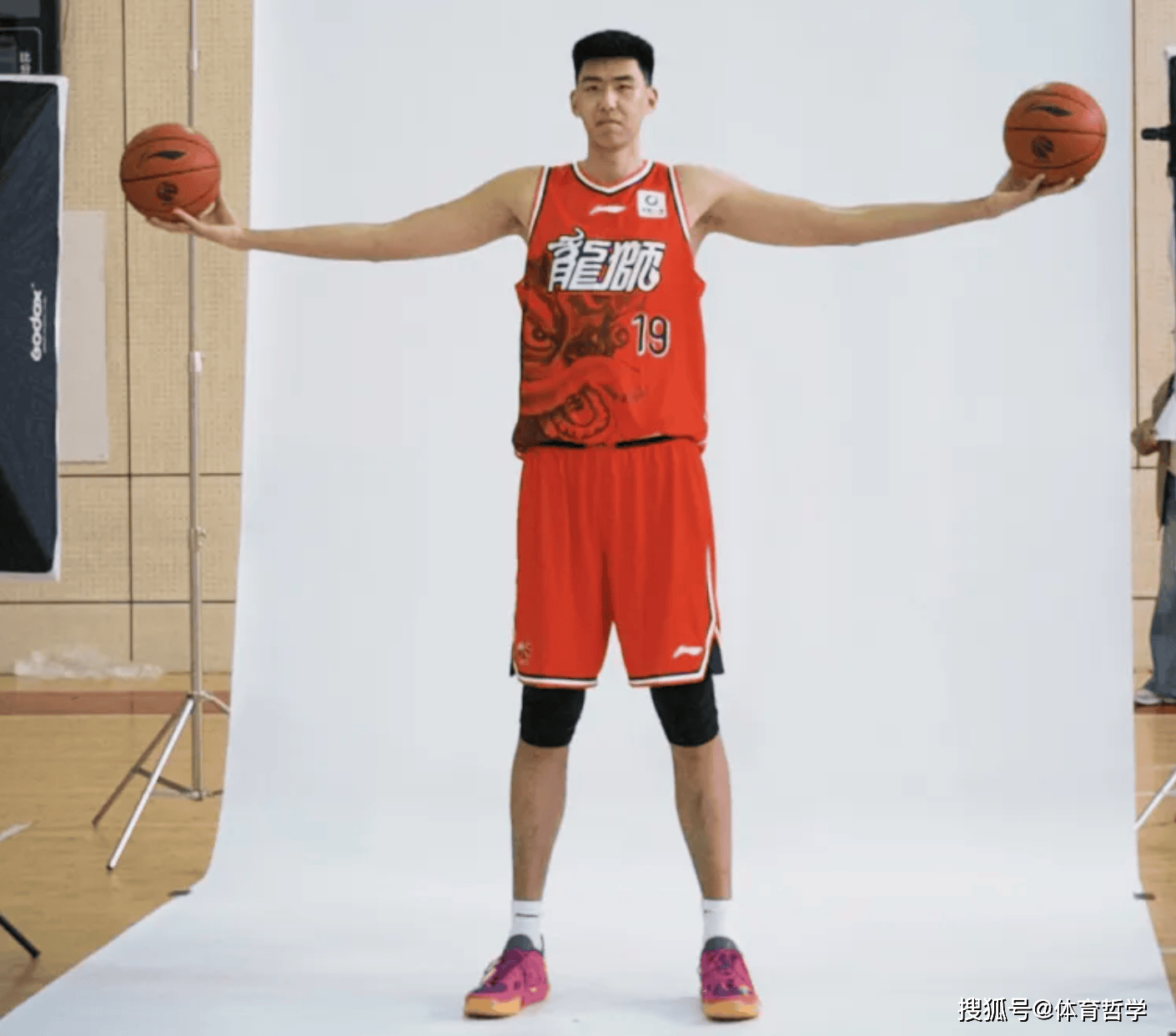 打脸杜锋？米切尔大赞徐昕：盖帽CBA第1，因他广州防守效率第一