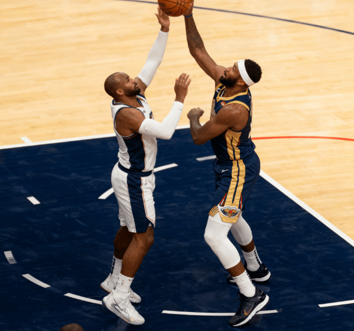 巨人的进化：NBA与CBA战术体系发展路径的跨文化比较研究