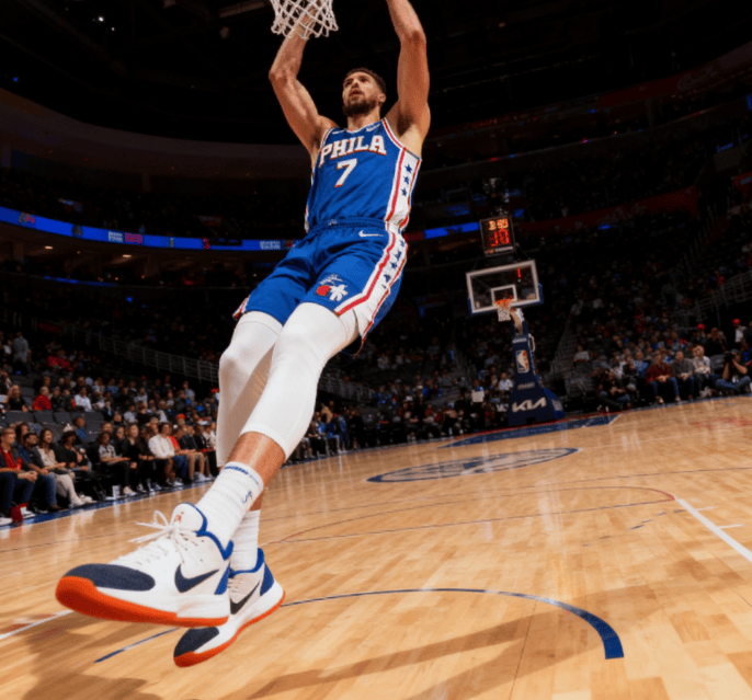 巨人的进化：NBA与CBA战术体系发展路径的跨文化比较研究