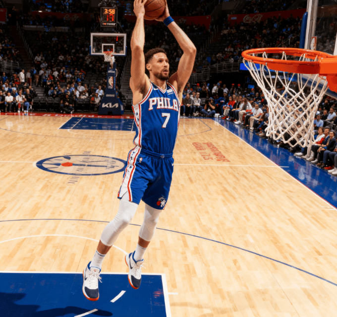 巨人的进化：NBA与CBA战术体系发展路径的跨文化比较研究