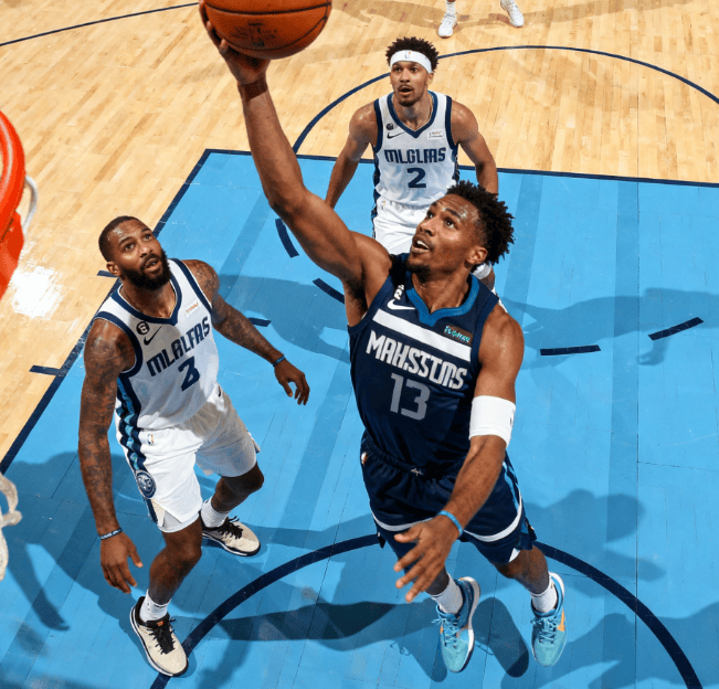 巨人的进化：NBA与CBA战术体系发展路径的跨文化比较研究