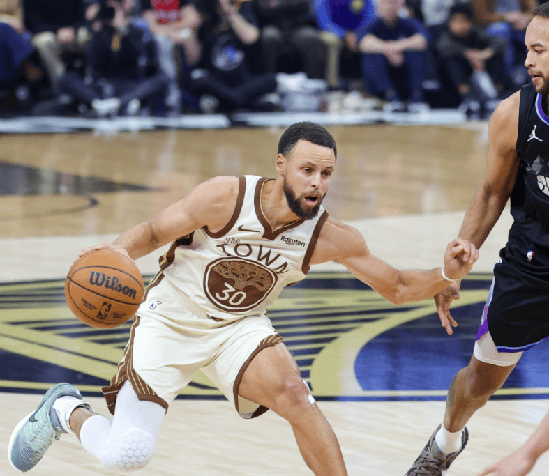 巨人的进化：NBA与CBA战术体系发展路径的跨文化比较研究