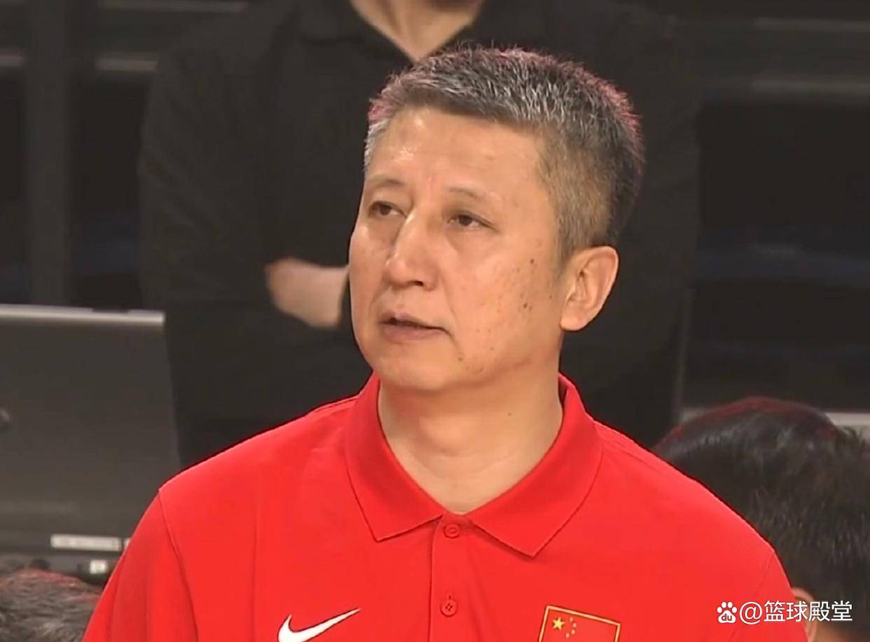 男篮首节被日本吊打！防守+篮板全垮，进攻多人打铁，战术也不行