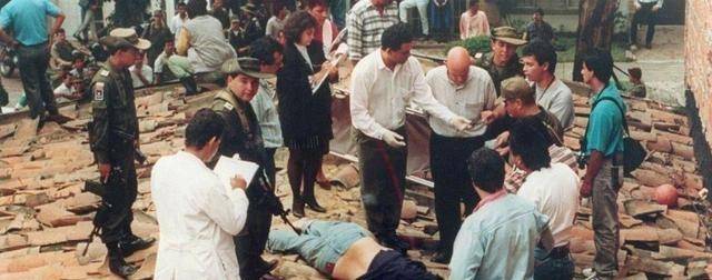 94年世界杯：哥伦比亚球员将球踢进自家球门，回国后被射击12枪