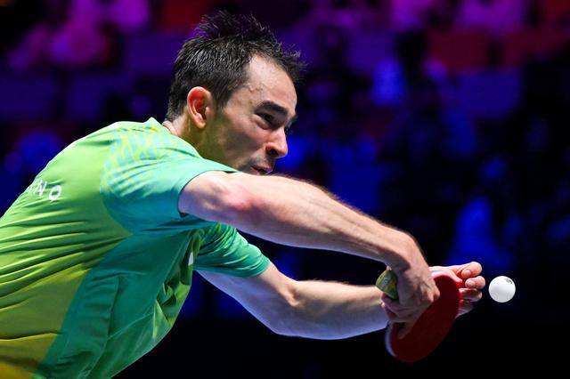 乒乓球世界杯丨男单小组赛：雨果·卡尔德拉诺胜克里斯蒂安·卡尔松