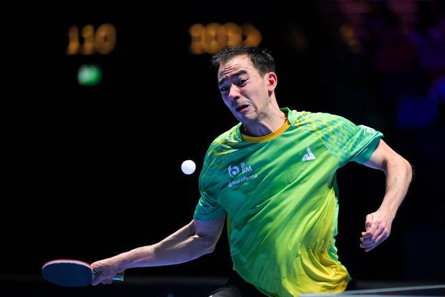 乒乓球世界杯丨男单小组赛：雨果·卡尔德拉诺胜克里斯蒂安·卡尔松